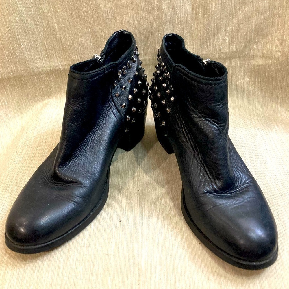 ALDO Sz 7 Back Studded Stacked  Heel Almond Toe Leather Ankle Boots Booties